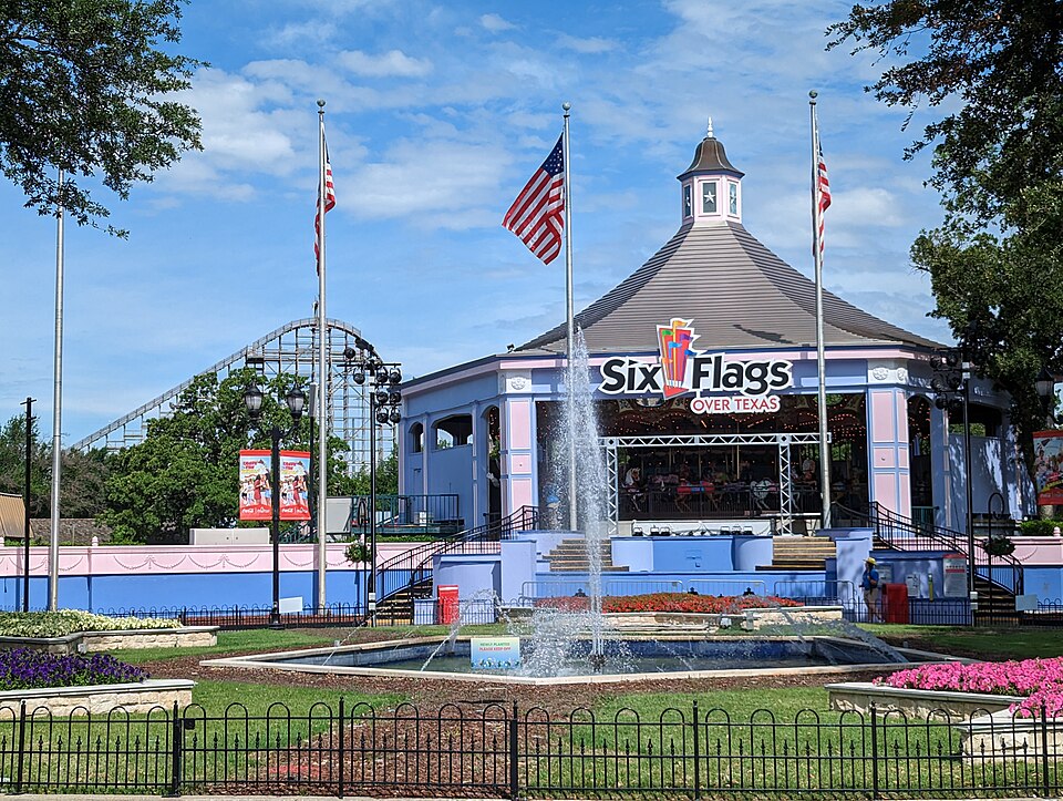 Star Mall and Silver Star Carousel, May 2023